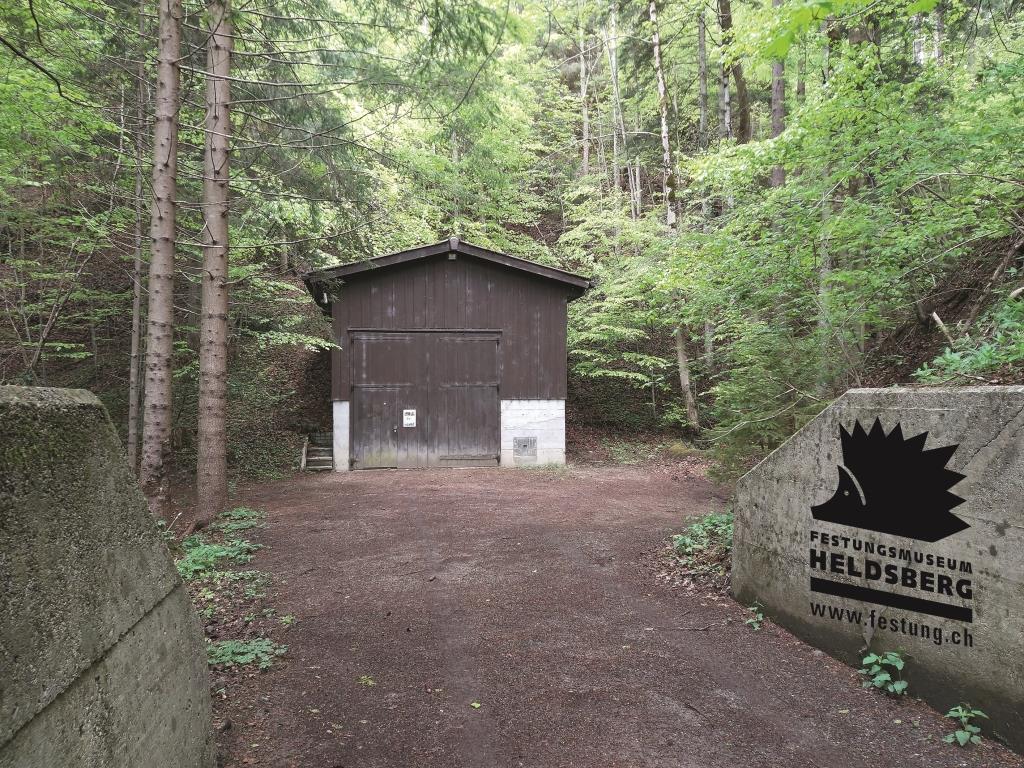 Aussenführung im Kommandobunker Grenzbrigade 8 am Samstag, 3. Mai 2025