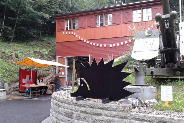 Eingangsbereich Heldsberg mit Dekoration am 1. August