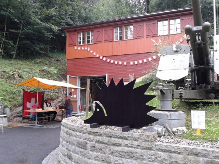 Eingangsbereich Heldsberg mit Dekoration am 1. August